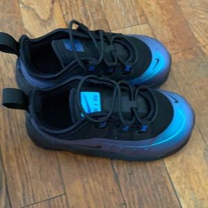 Nike sneakers boys 7c NEW